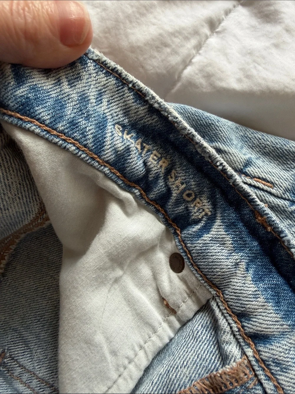American Eagle Womens Low Rise Denim Baggy Skater Short Size 6 EUC